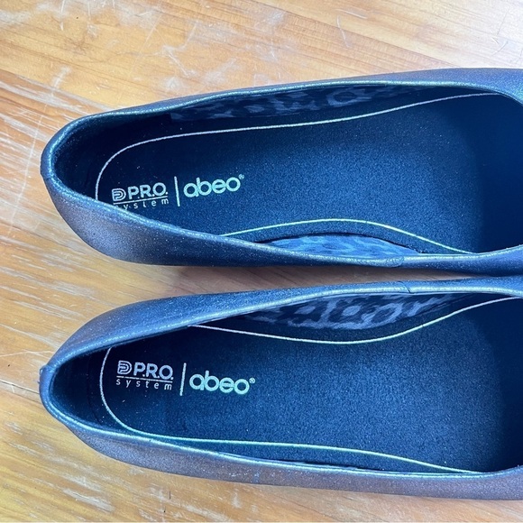 Abeo PRO Cambridge Round Toe Metallic Leather Flats - Picture 10 of 13